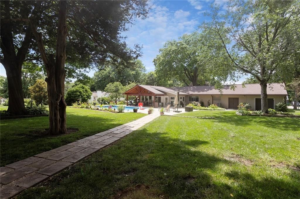 7327 Hardy Street — photo 40