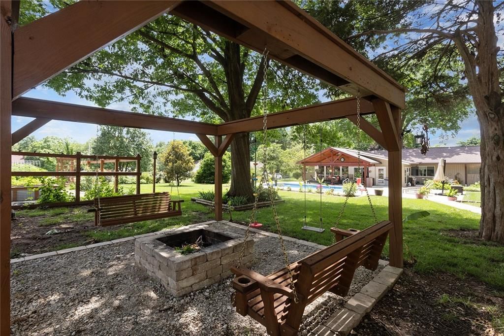 7327 Hardy Street — photo 42