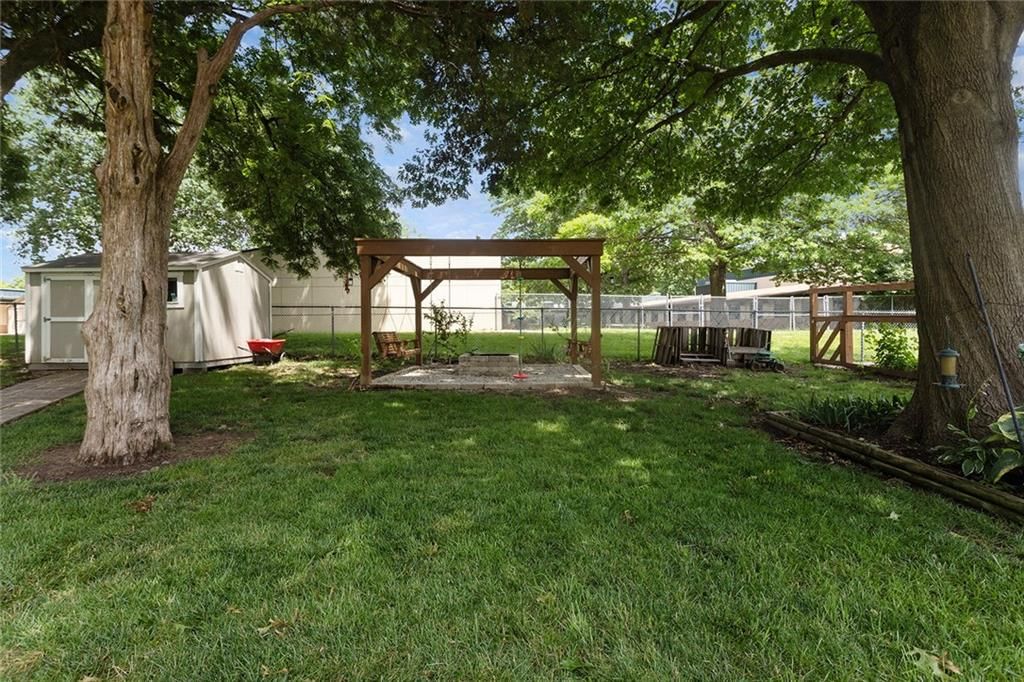 7327 Hardy Street — photo 43