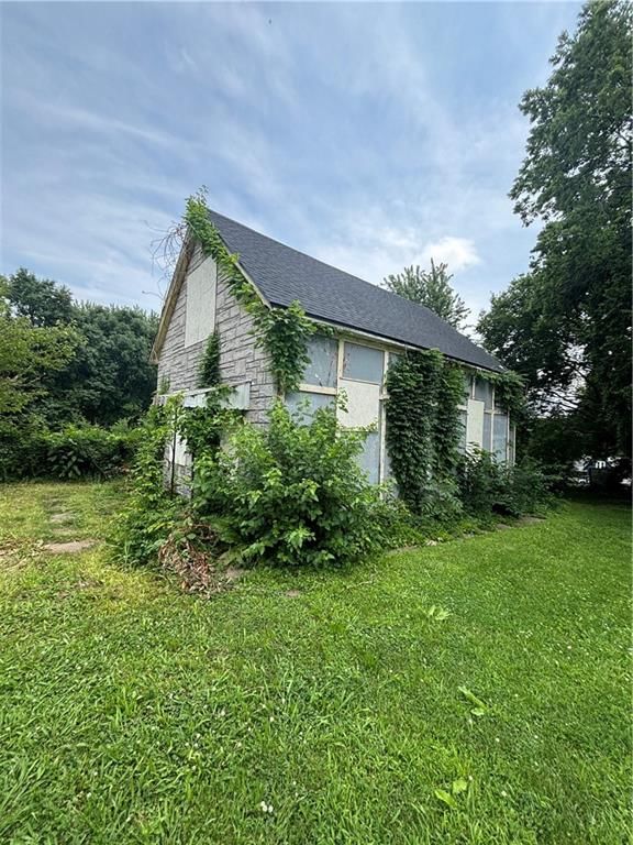 2221 Garfield Avenue — photo 13