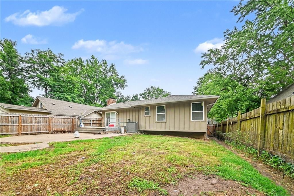 1322 S Hocker Avenue — photo 31