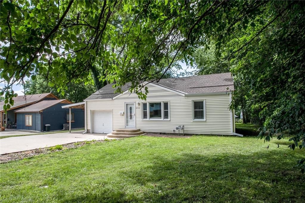 9705 E 66 Street, Raytown, MO