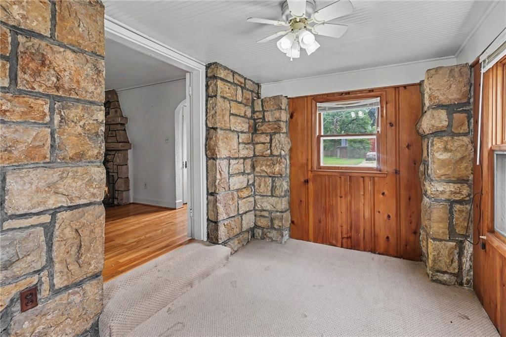 Photo 4 of 36 - 8115 Shawnee Drive, Overland Park, KS 66212