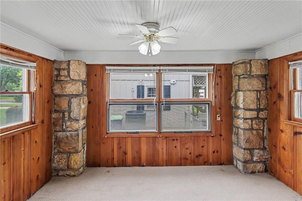 Photo 5 of 36 - 8115 Shawnee Drive, Overland Park, KS 66212