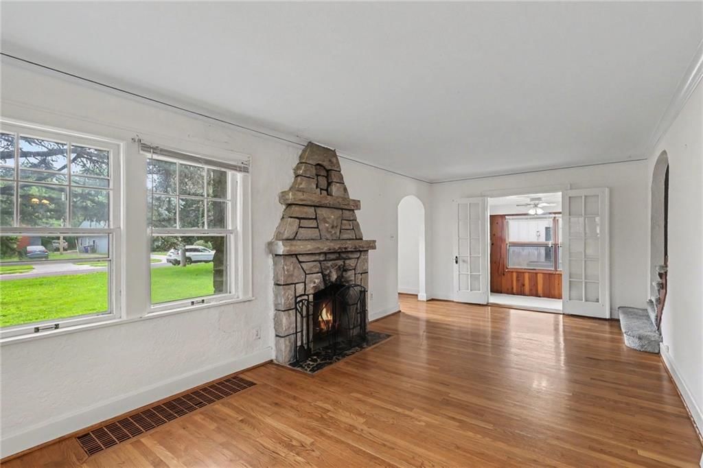 Photo 6 of 36 - 8115 Shawnee Drive, Overland Park, KS 66212