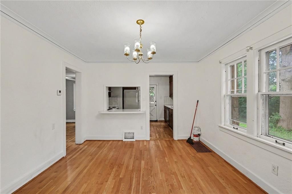 Photo 8 of 36 - 8115 Shawnee Drive, Overland Park, KS 66212