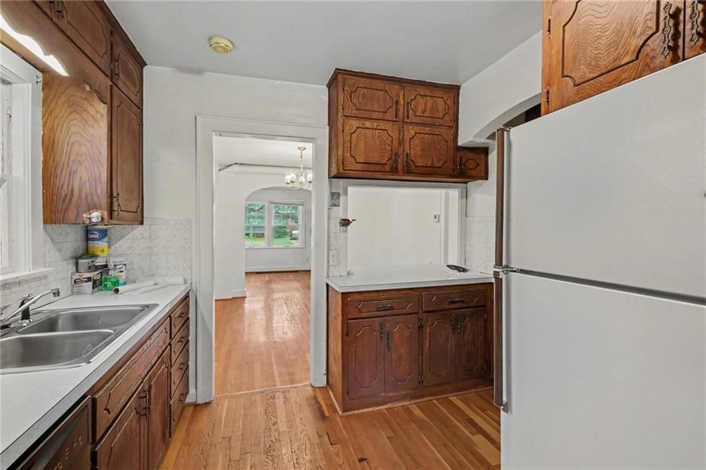 Photo 11 of 36 - 8115 Shawnee Drive, Overland Park, KS 66212