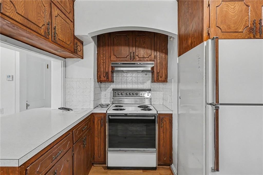 Photo 12 of 36 - 8115 Shawnee Drive, Overland Park, KS 66212