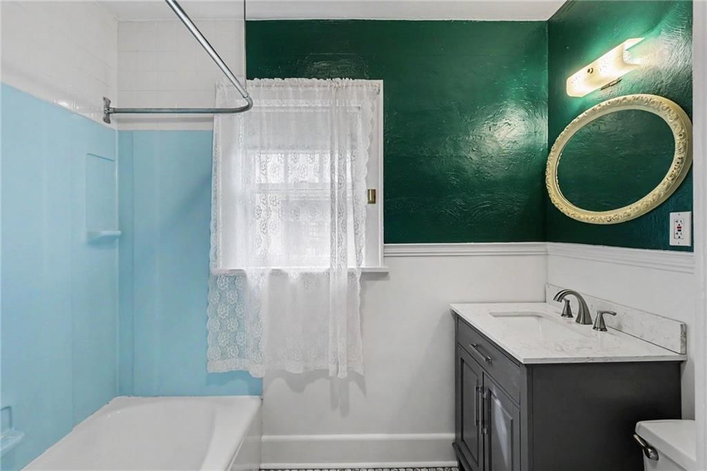 Photo 13 of 36 - 8115 Shawnee Drive, Overland Park, KS 66212