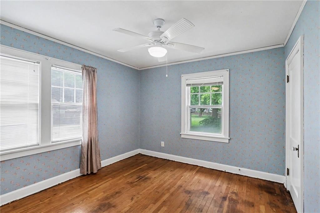 Photo 14 of 36 - 8115 Shawnee Drive, Overland Park, KS 66212