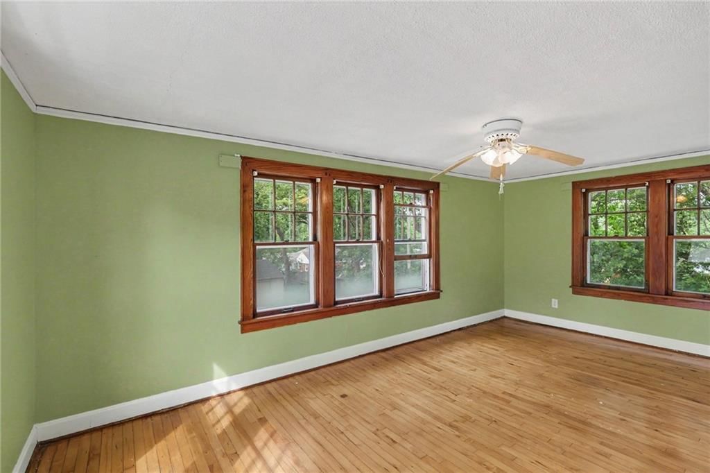 Photo 17 of 36 - 8115 Shawnee Drive, Overland Park, KS 66212