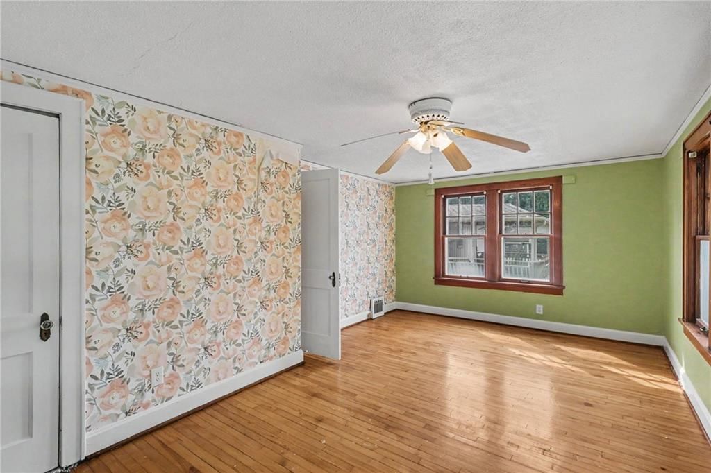 Photo 18 of 36 - 8115 Shawnee Drive, Overland Park, KS 66212