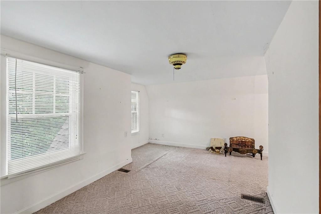Photo 19 of 36 - 8115 Shawnee Drive, Overland Park, KS 66212