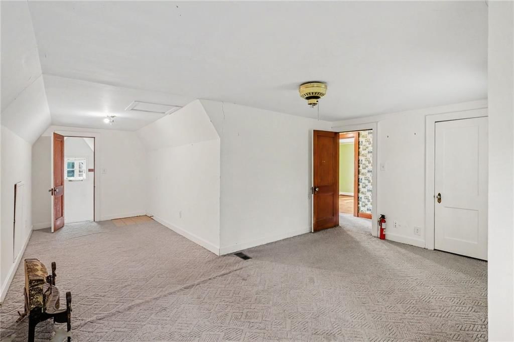 Photo 20 of 36 - 8115 Shawnee Drive, Overland Park, KS 66212