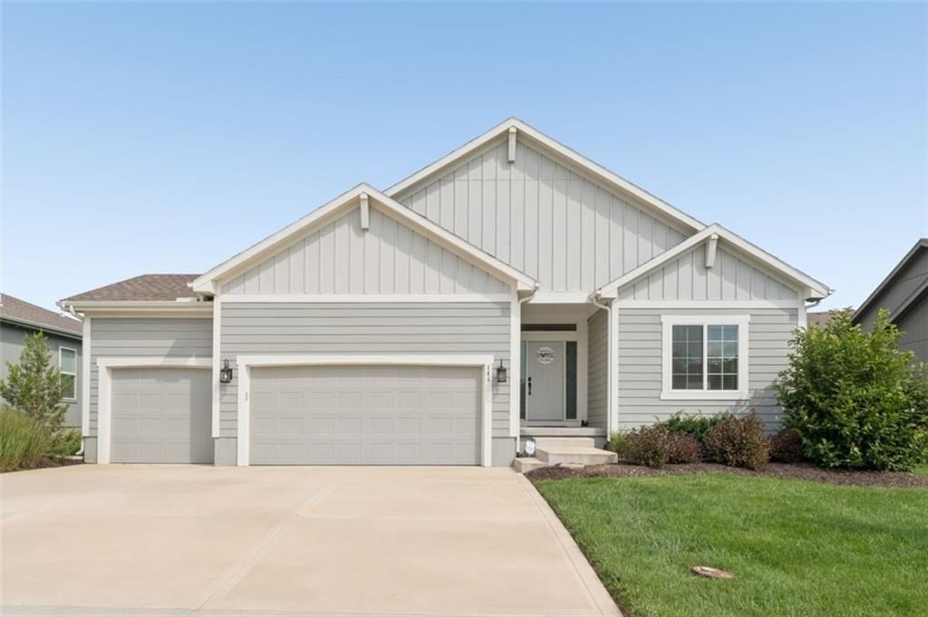 141 SE Griffin Street — photo 1