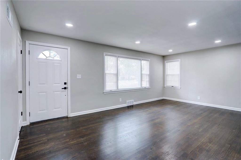 5520 Blue Ridge Boulevard — photo 3