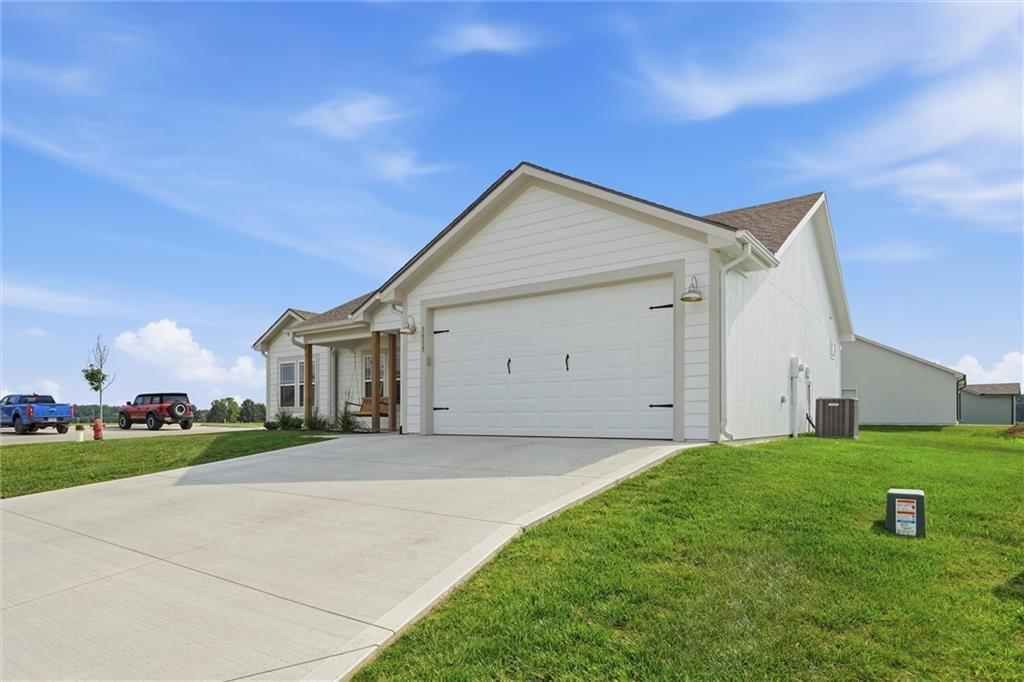 1315 NE Redwood Court — photo 2