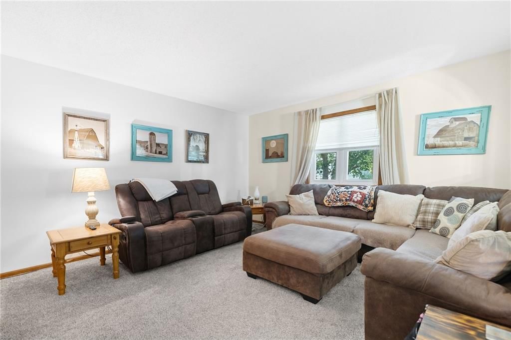 Photo 4 of 37 - 17819 E Greentree Avenue, Independence, MO 64057