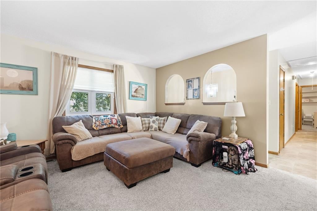 Photo 5 of 37 - 17819 E Greentree Avenue, Independence, MO 64057