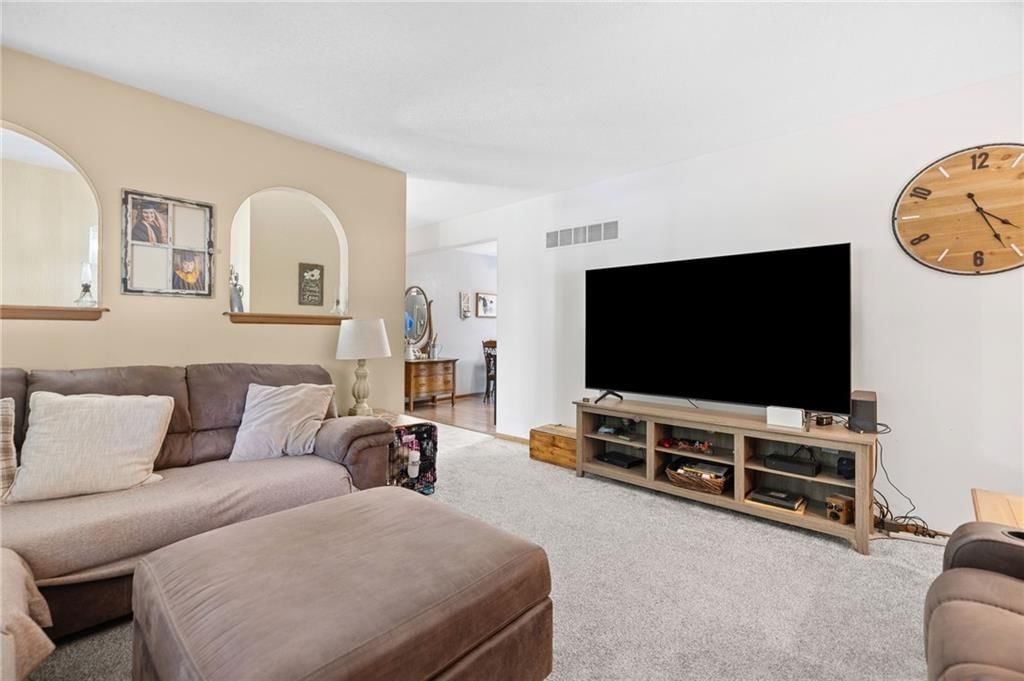 Photo 6 of 37 - 17819 E Greentree Avenue, Independence, MO 64057