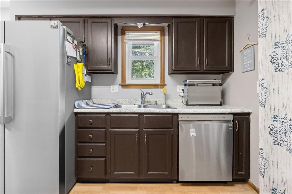 Photo 11 of 37 - 17819 E Greentree Avenue, Independence, MO 64057