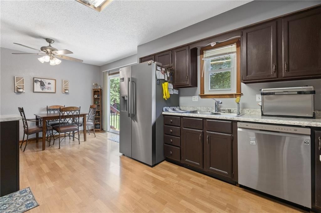 Photo 12 of 37 - 17819 E Greentree Avenue, Independence, MO 64057