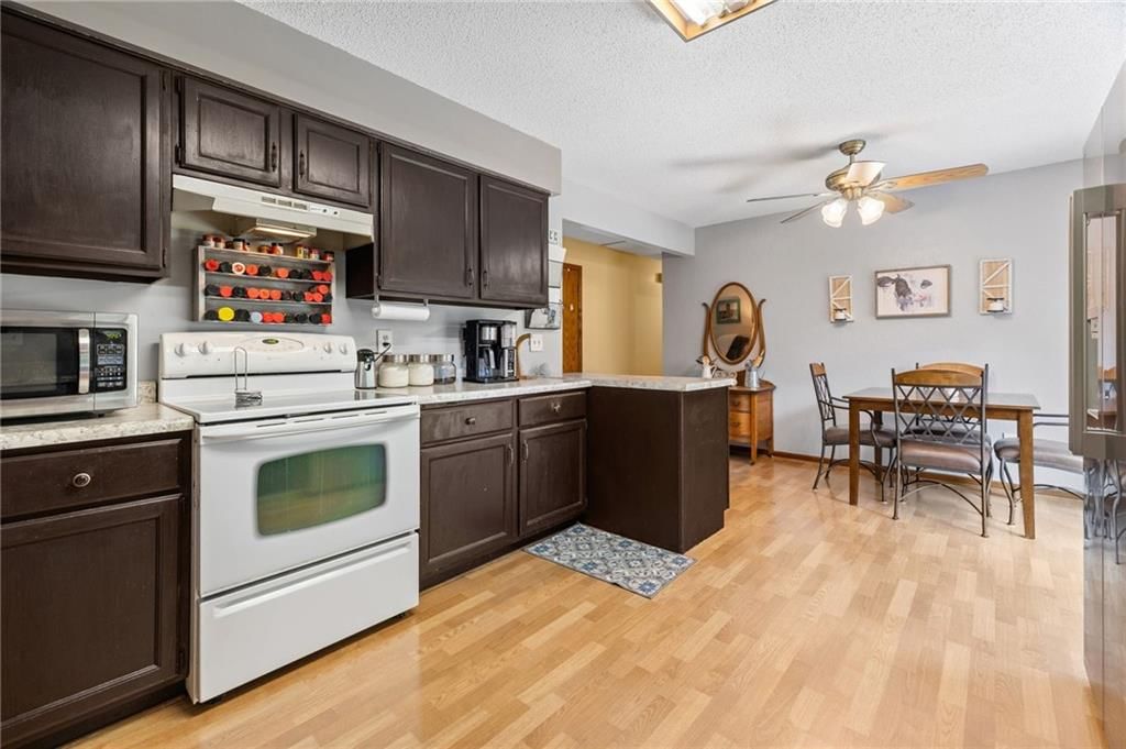 Photo 13 of 37 - 17819 E Greentree Avenue, Independence, MO 64057