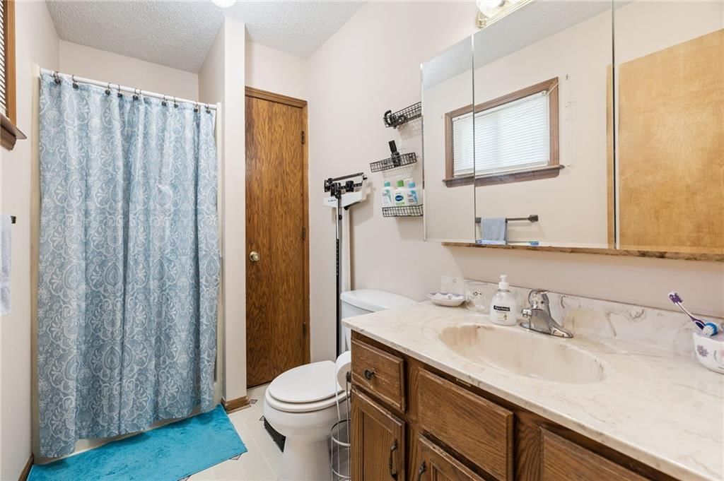 Photo 17 of 37 - 17819 E Greentree Avenue, Independence, MO 64057