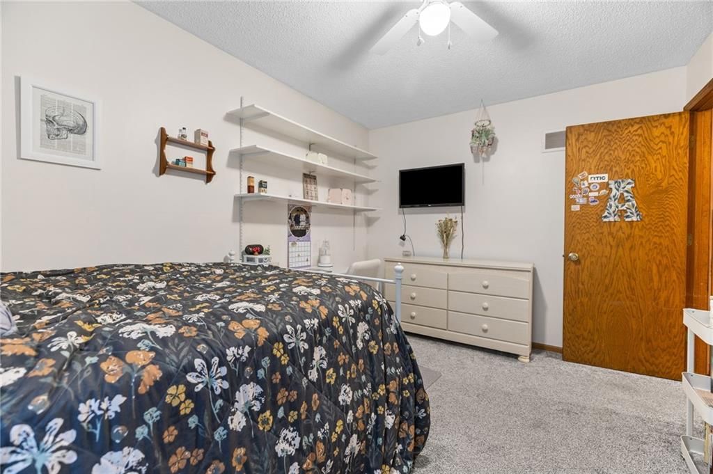 Photo 19 of 37 - 17819 E Greentree Avenue, Independence, MO 64057