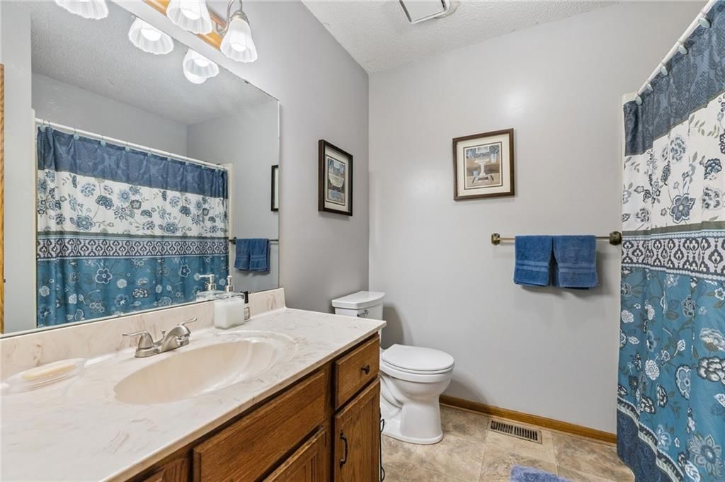 Photo 20 of 37 - 17819 E Greentree Avenue, Independence, MO 64057
