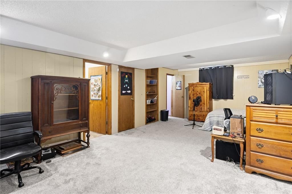 Photo 25 of 37 - 17819 E Greentree Avenue, Independence, MO 64057