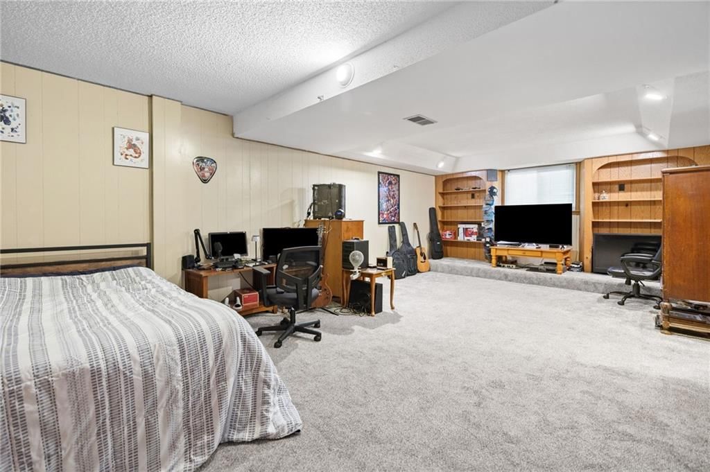 Photo 28 of 37 - 17819 E Greentree Avenue, Independence, MO 64057