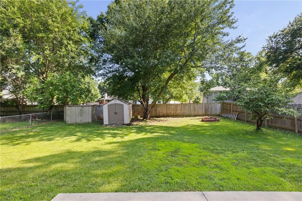 Photo 32 of 37 - 17819 E Greentree Avenue, Independence, MO 64057