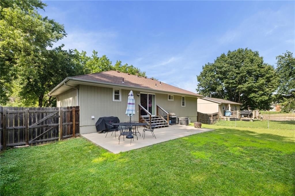 Photo 34 of 37 - 17819 E Greentree Avenue, Independence, MO 64057