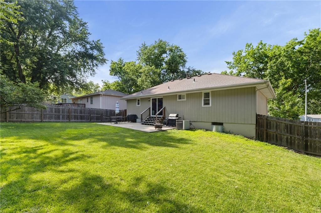 Photo 35 of 37 - 17819 E Greentree Avenue, Independence, MO 64057