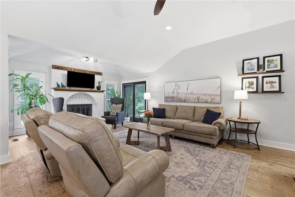 13901 Leavenworth Road — photo 6