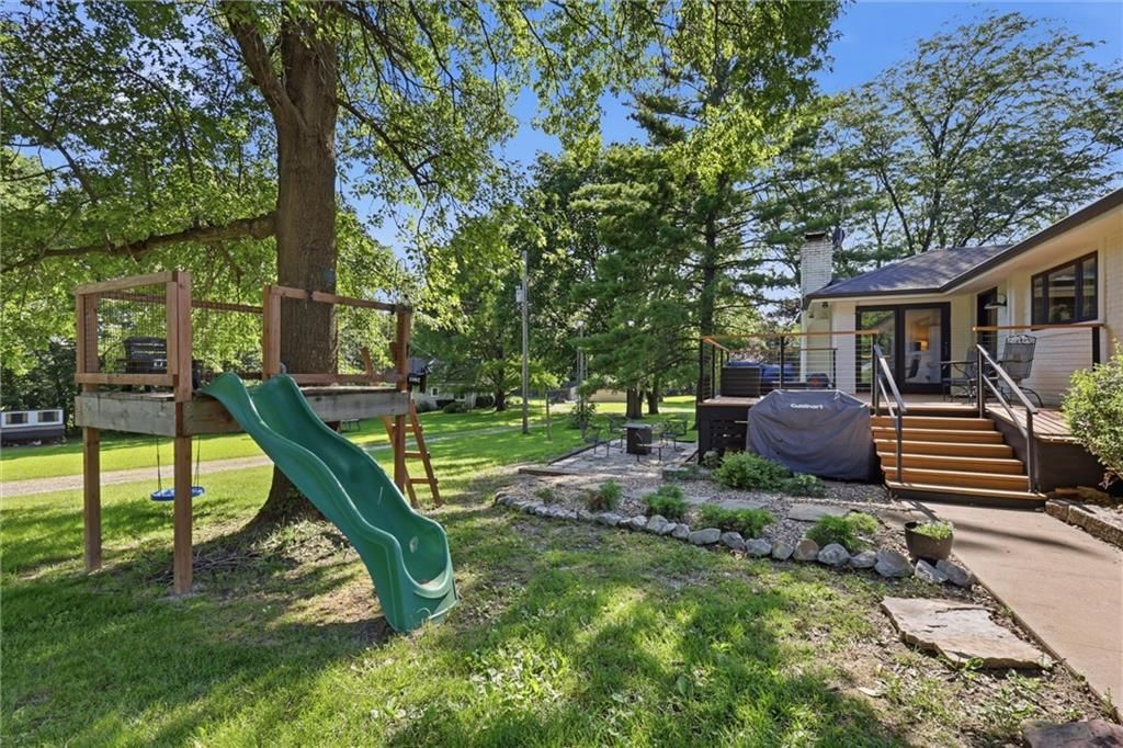 13901 Leavenworth Road — photo 29