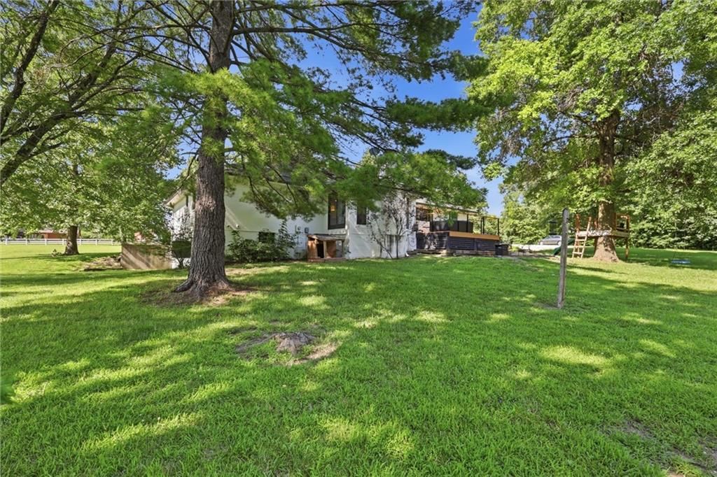 13901 Leavenworth Road — photo 31