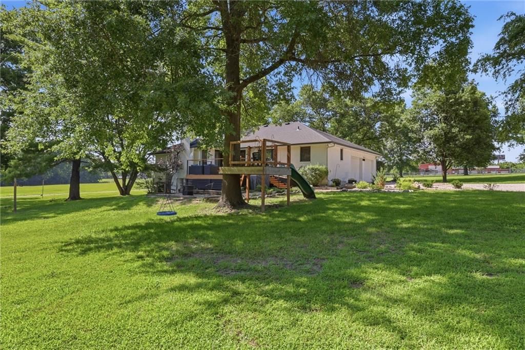13901 Leavenworth Road — photo 32