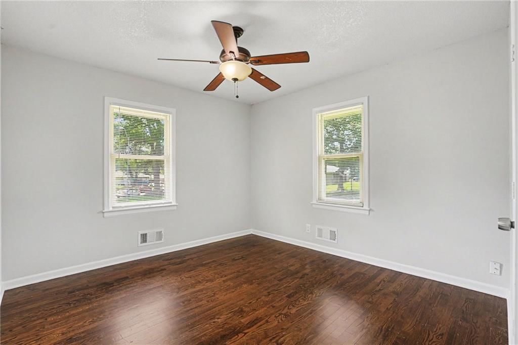 10104 Wheeling Avenue — photo 13