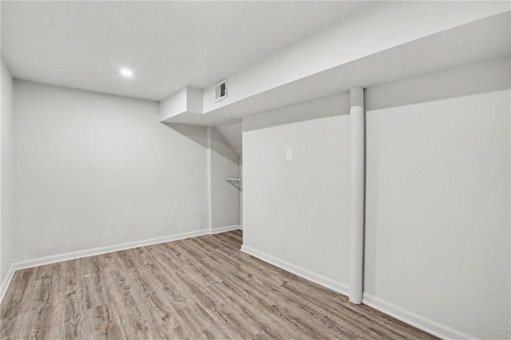 10104 Wheeling Avenue — photo 16