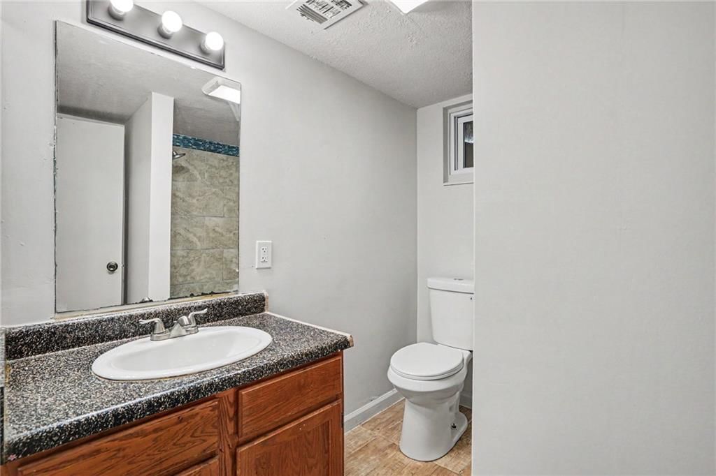 10104 Wheeling Avenue — photo 18