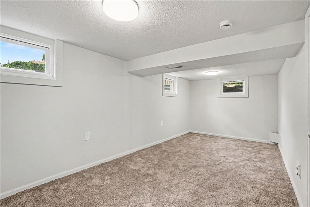 10104 Wheeling Avenue — photo 19