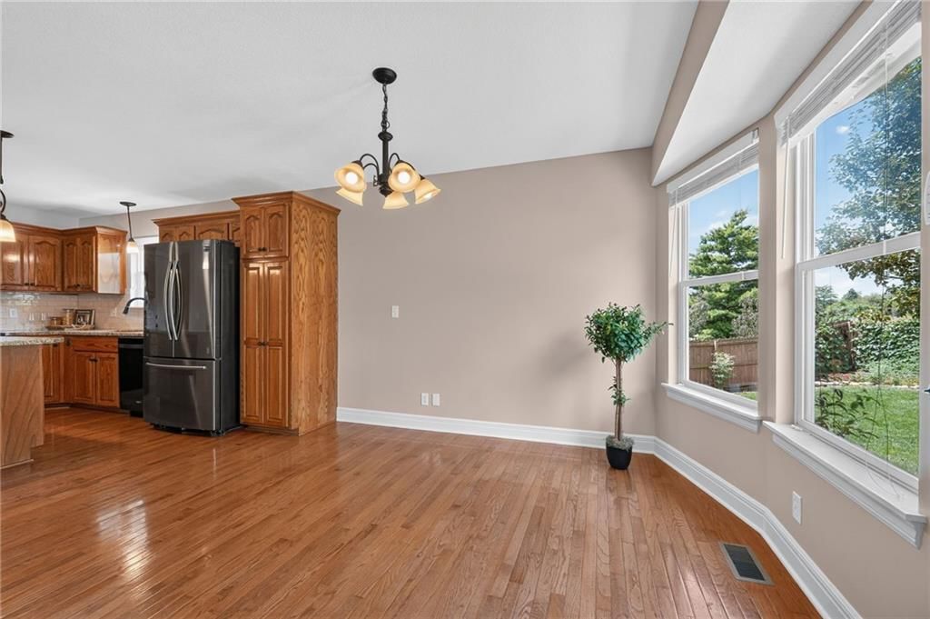 10658 S EMERALD Street — photo 10