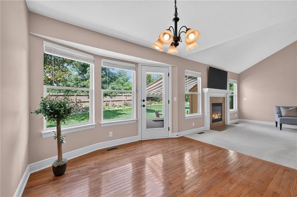 10658 S EMERALD Street — photo 11