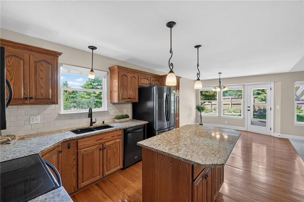 10658 S EMERALD Street — photo 14