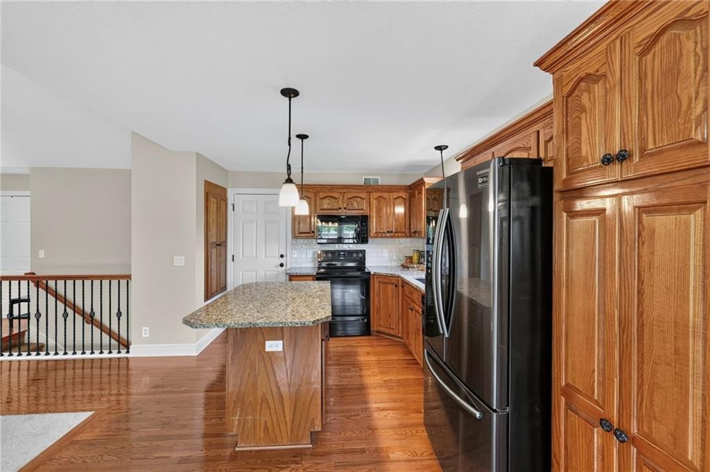 10658 S EMERALD Street — photo 16