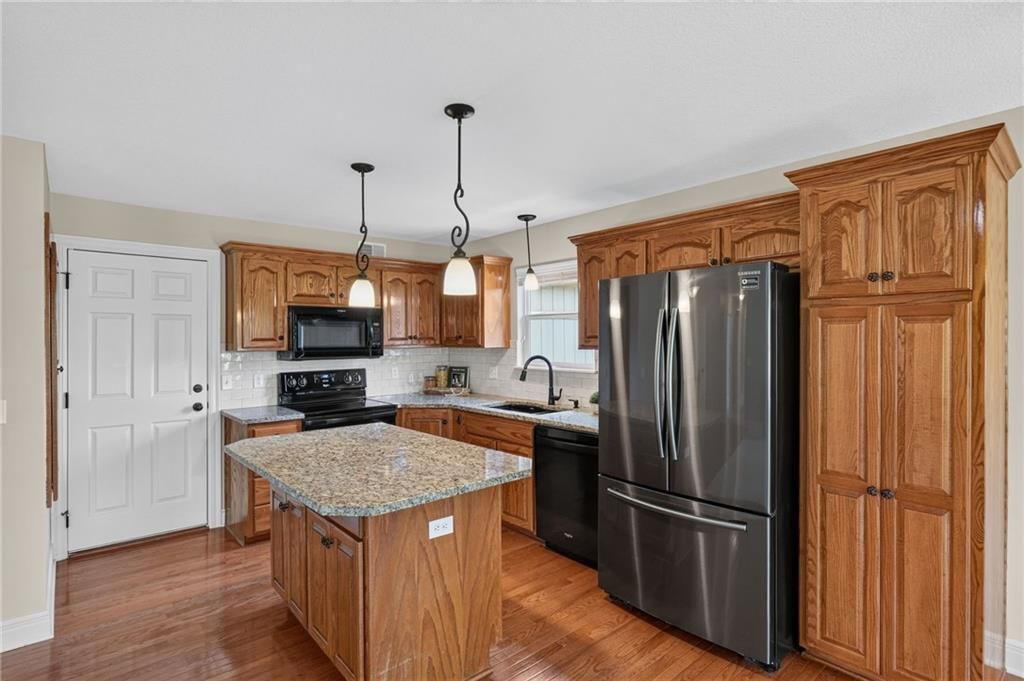 10658 S EMERALD Street — photo 17
