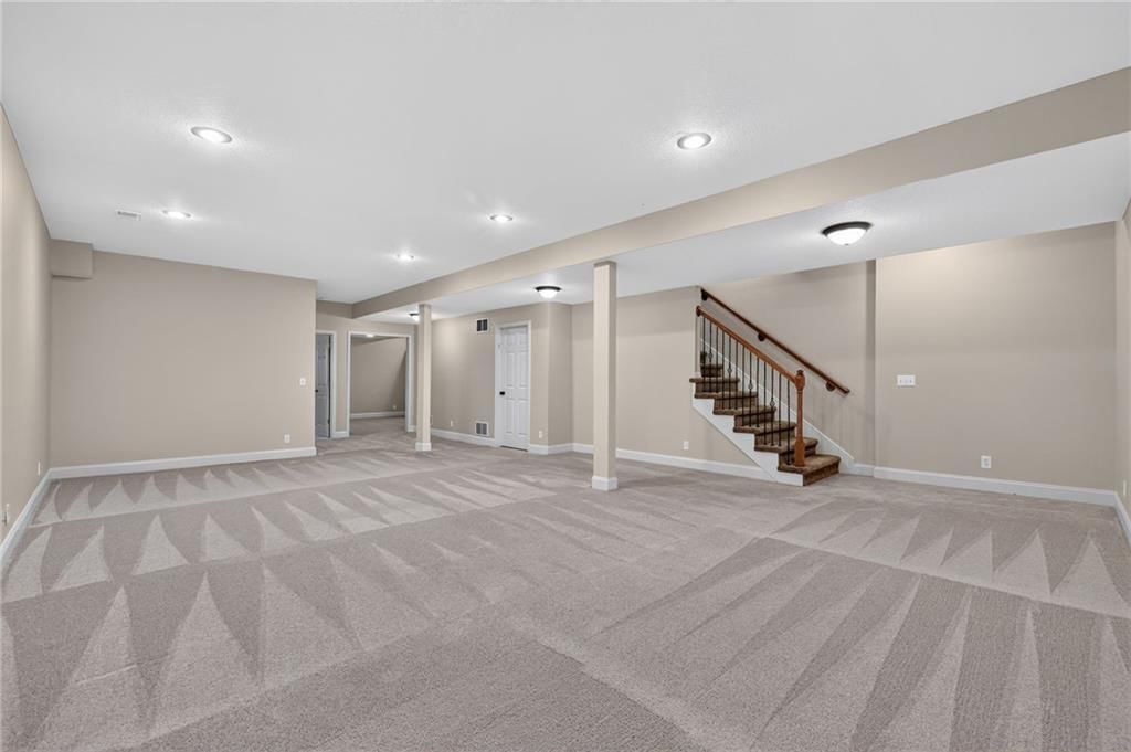 10658 S EMERALD Street — photo 27