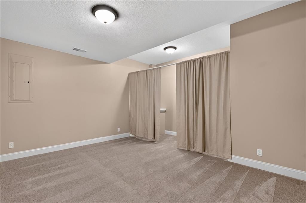 10658 S EMERALD Street — photo 31